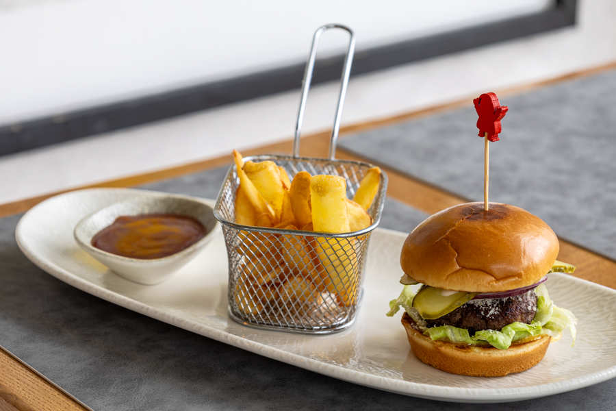 Mini burger sa pomfritom