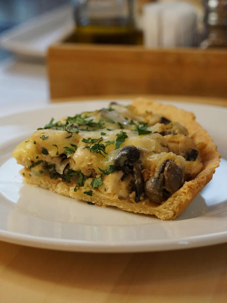 Киш с курицей и грибами