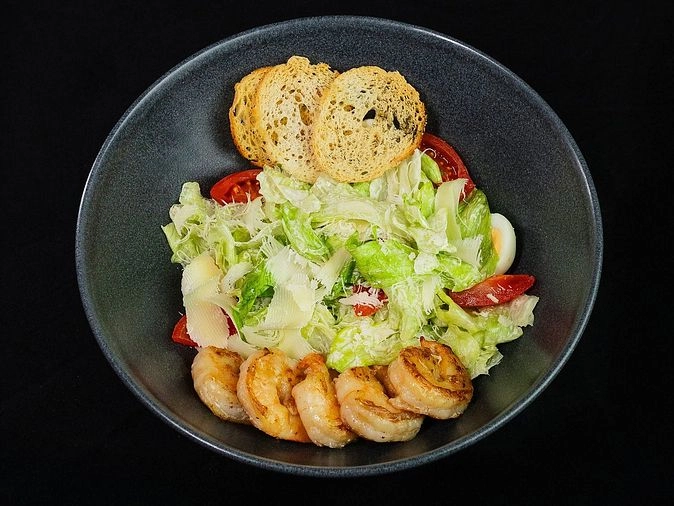 Karidesli Sezar salatası