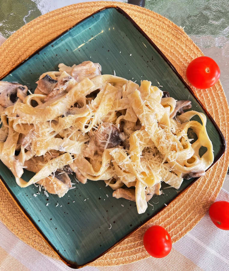 S piletinom i gljivama 300g
