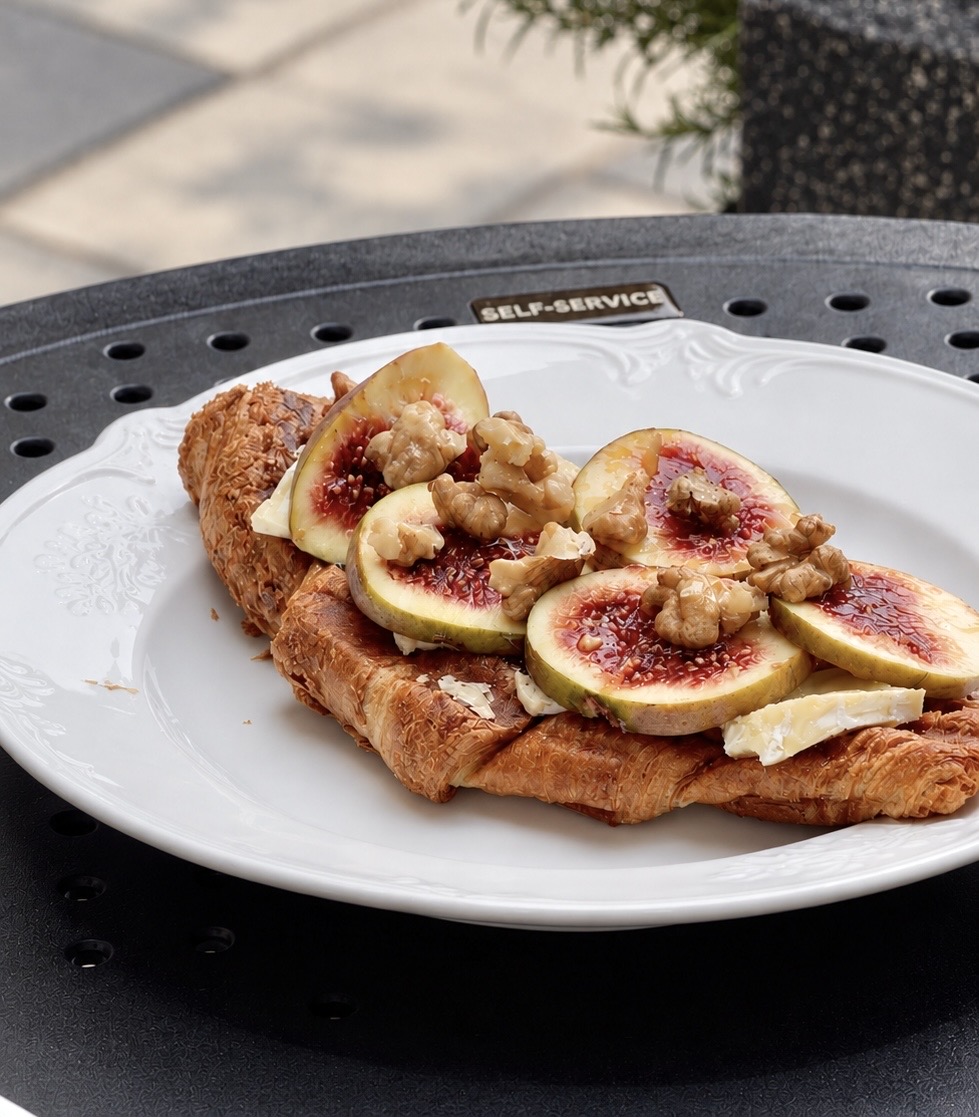 Croissant with fig & Camembert, honey and walnut