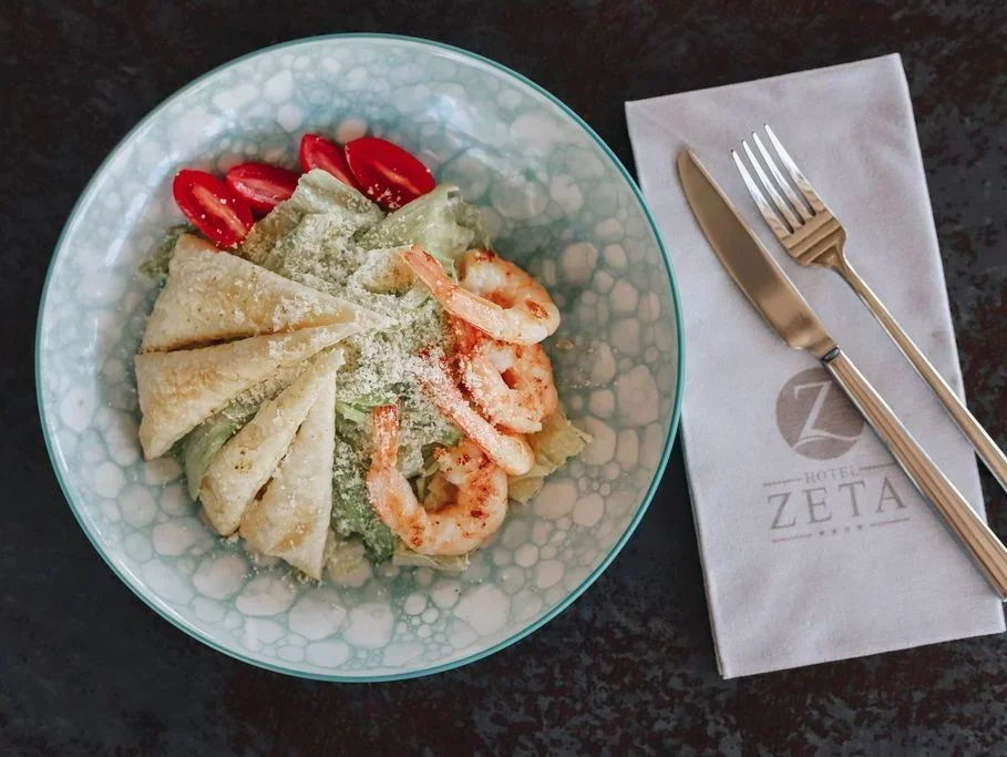 Caesar salad with shrimp