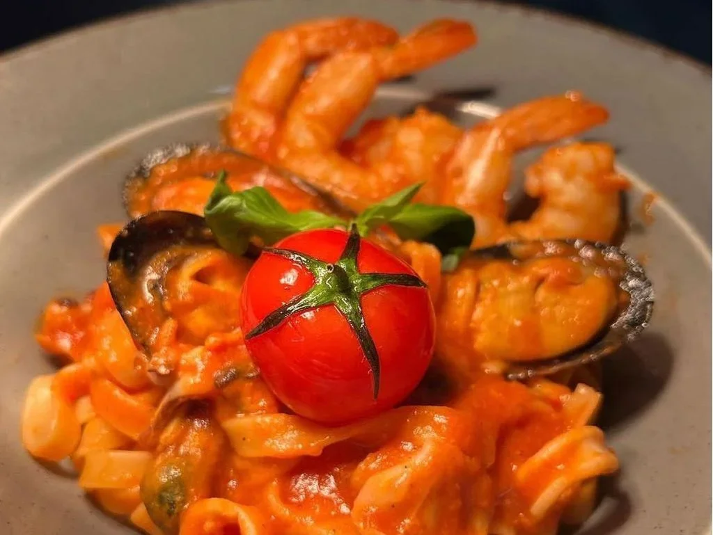 Pasta sa morskim plodovima u krem / paradajz sosu